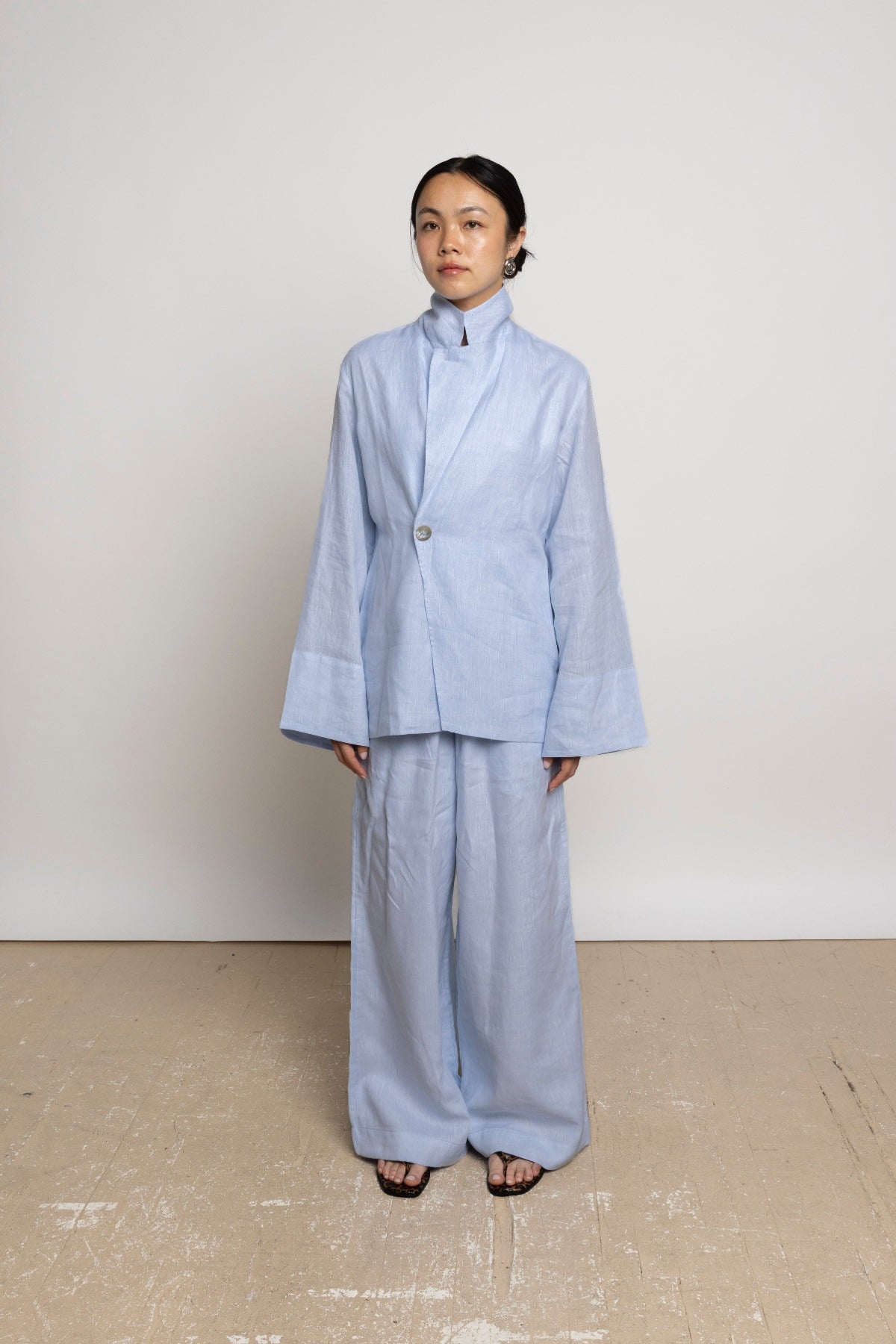 UMI LINEN RESORT SHIRT IN LIGHT BLUE