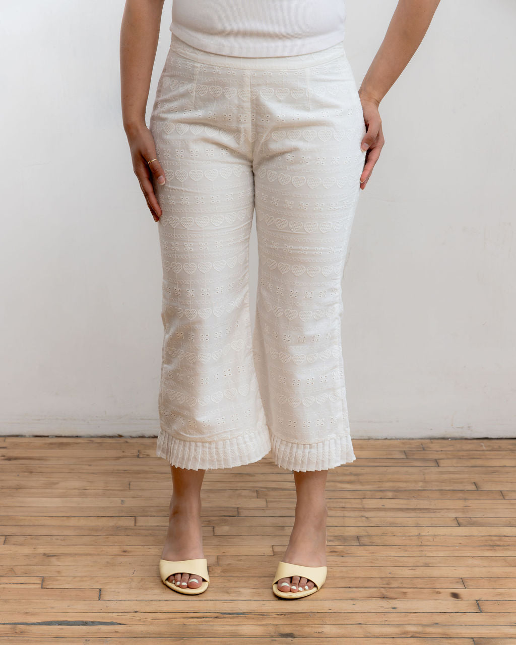 Alba Capri Pants - White