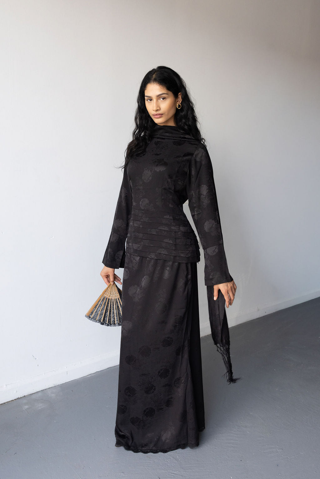 The Kami Top With Scarf Black